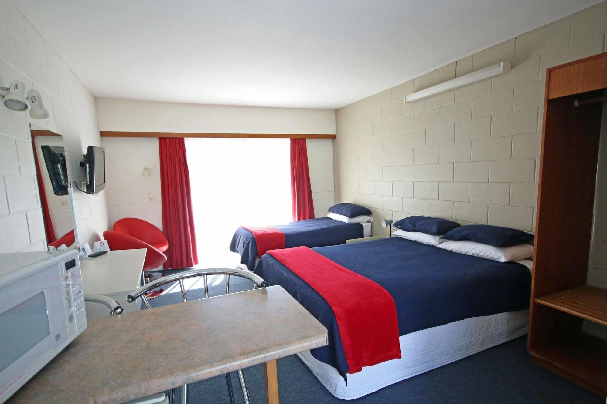Midway Pacifica Lodge Lower Hutt Buitenkant foto