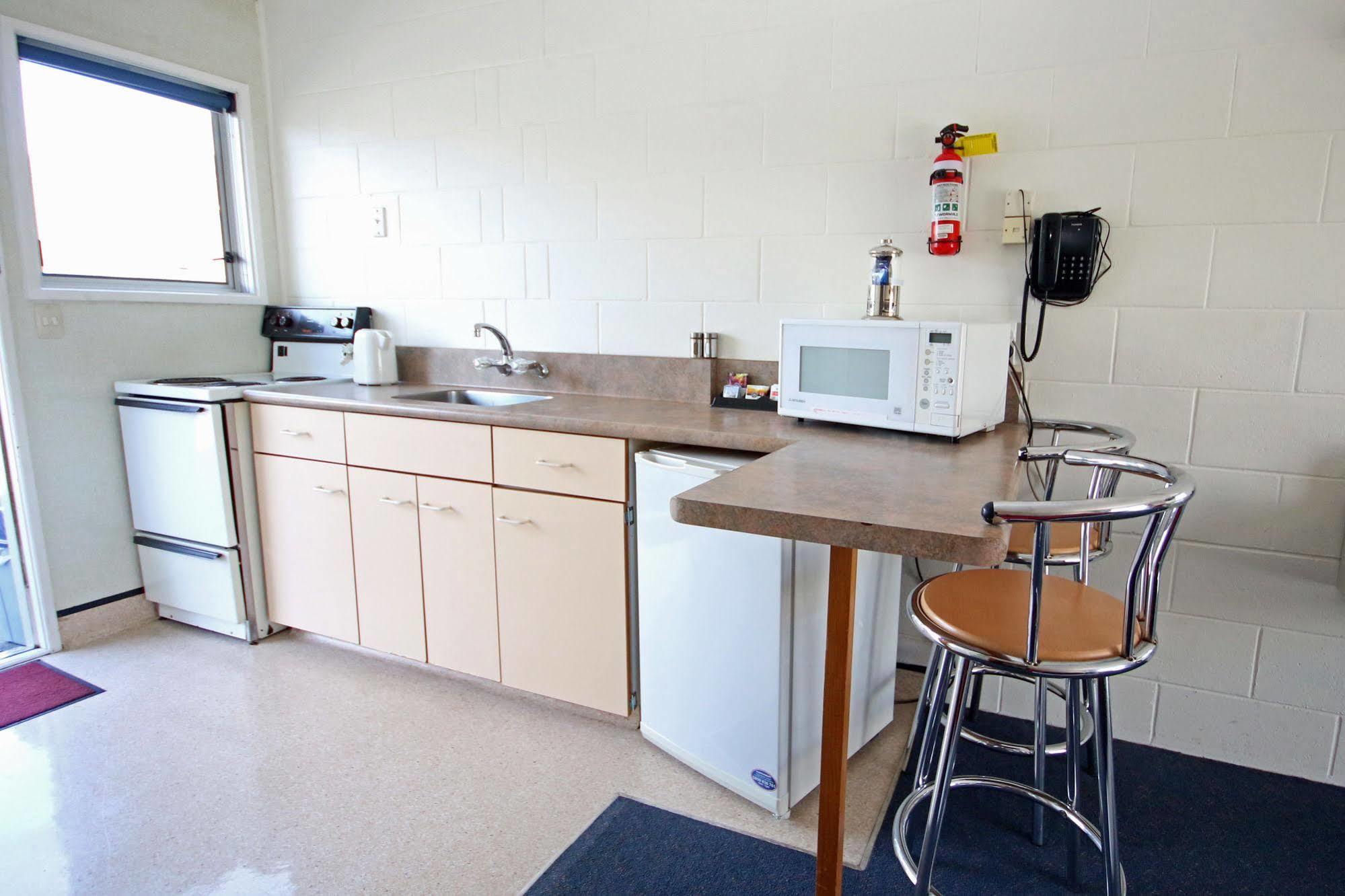 Midway Pacifica Lodge Lower Hutt Buitenkant foto