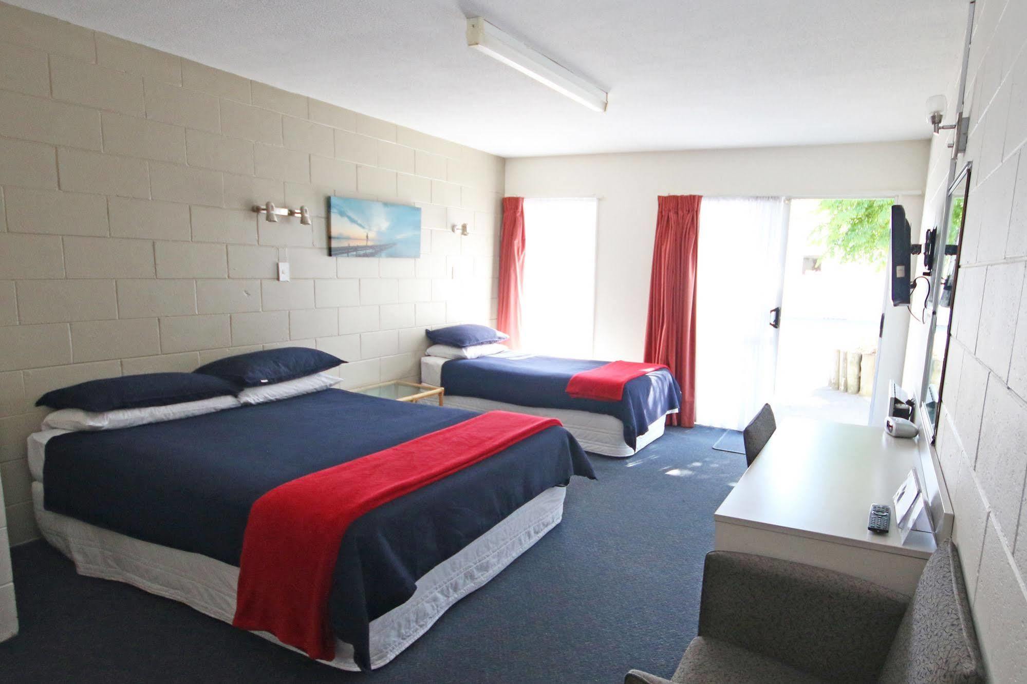 Midway Pacifica Lodge Lower Hutt Buitenkant foto