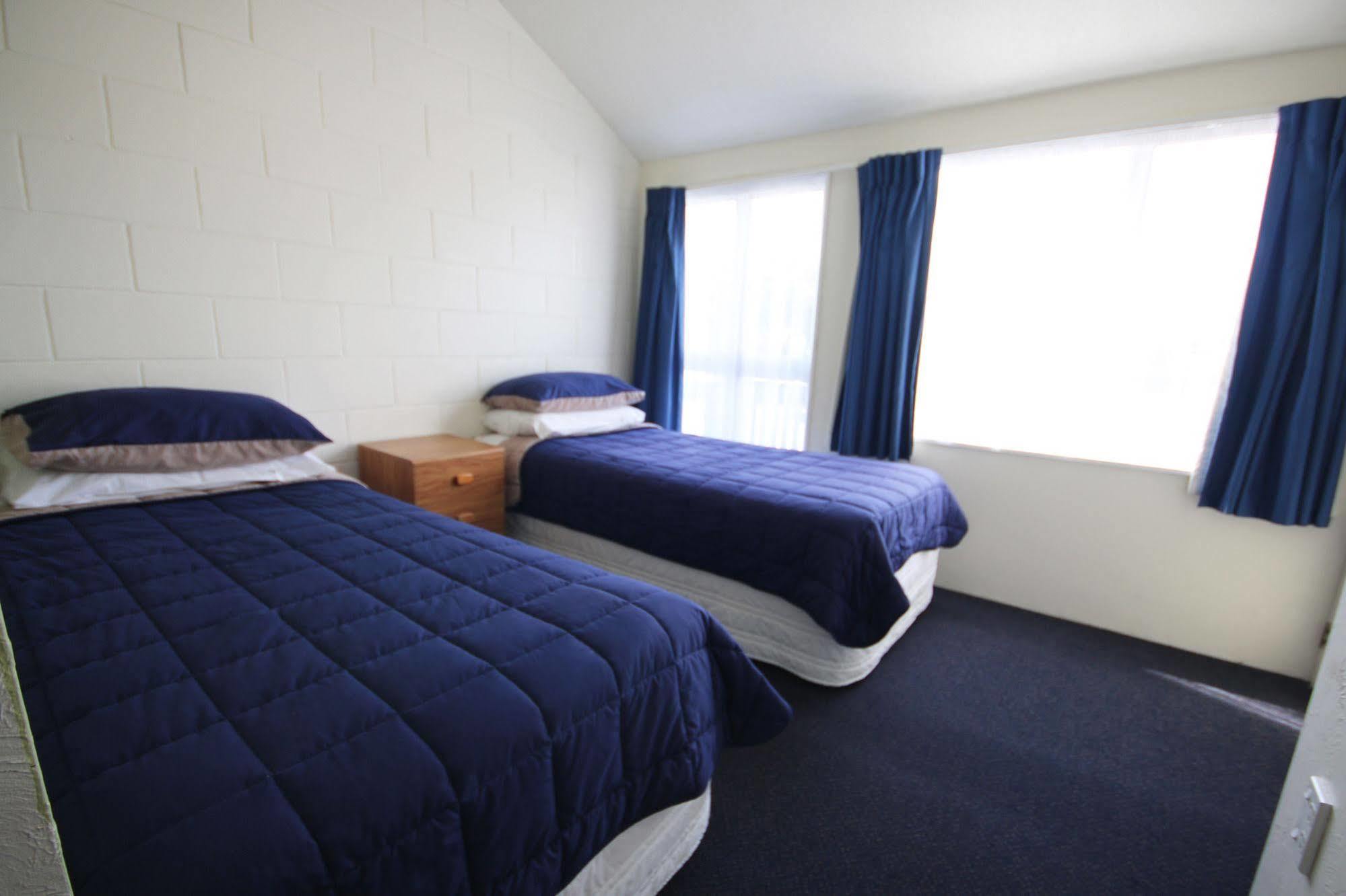 Midway Pacifica Lodge Lower Hutt Buitenkant foto