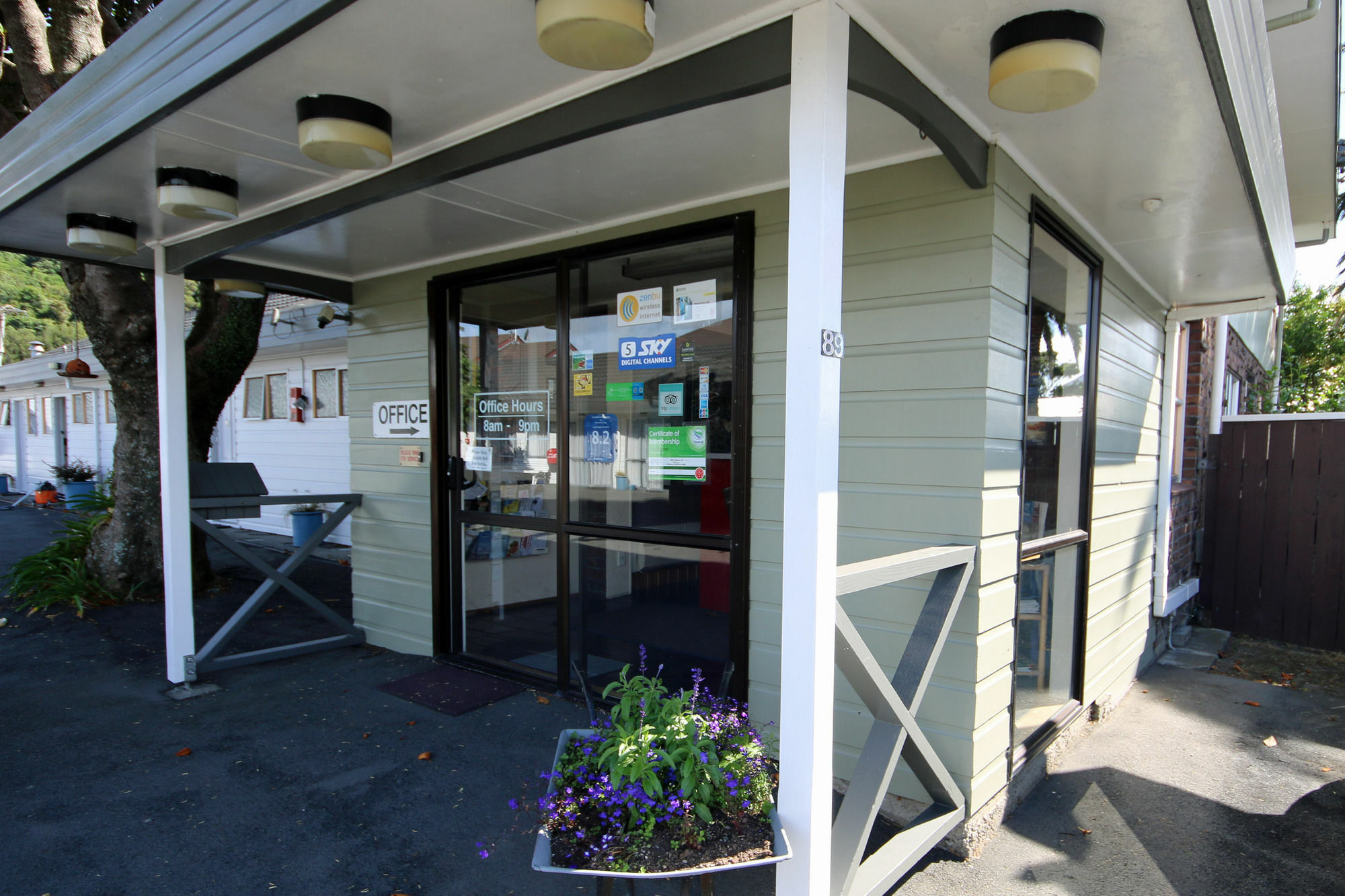 Midway Pacifica Lodge Lower Hutt Buitenkant foto